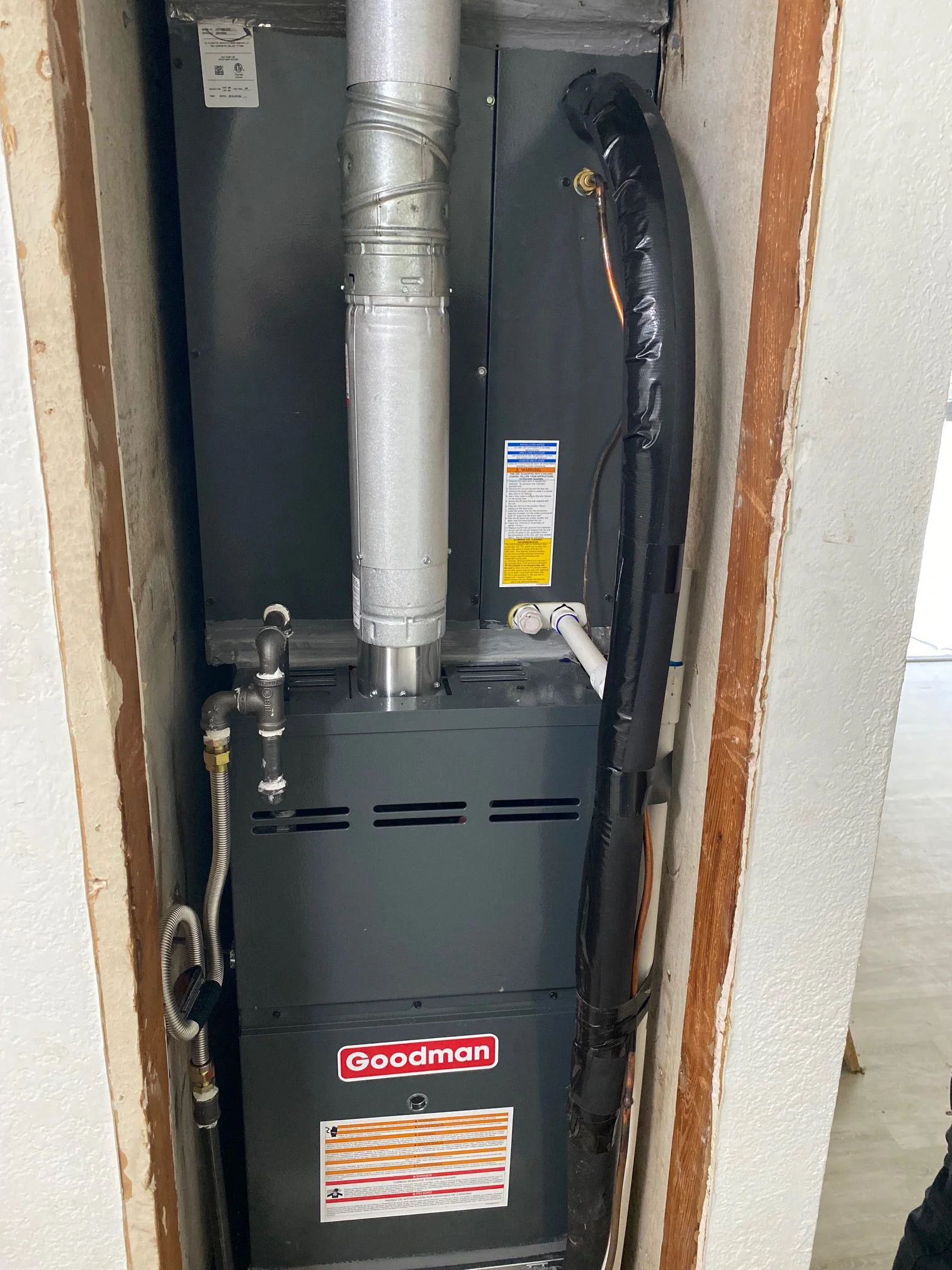 Upflow furnace and evaporator coil installation in Plano, Texas