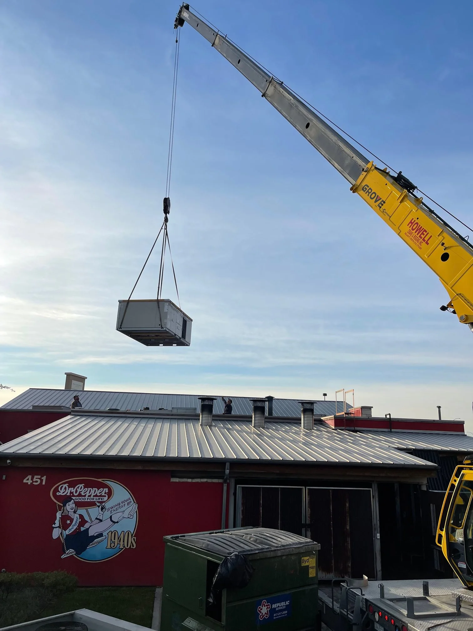 Crane assistance for replacement commercial rooftop gas package unit